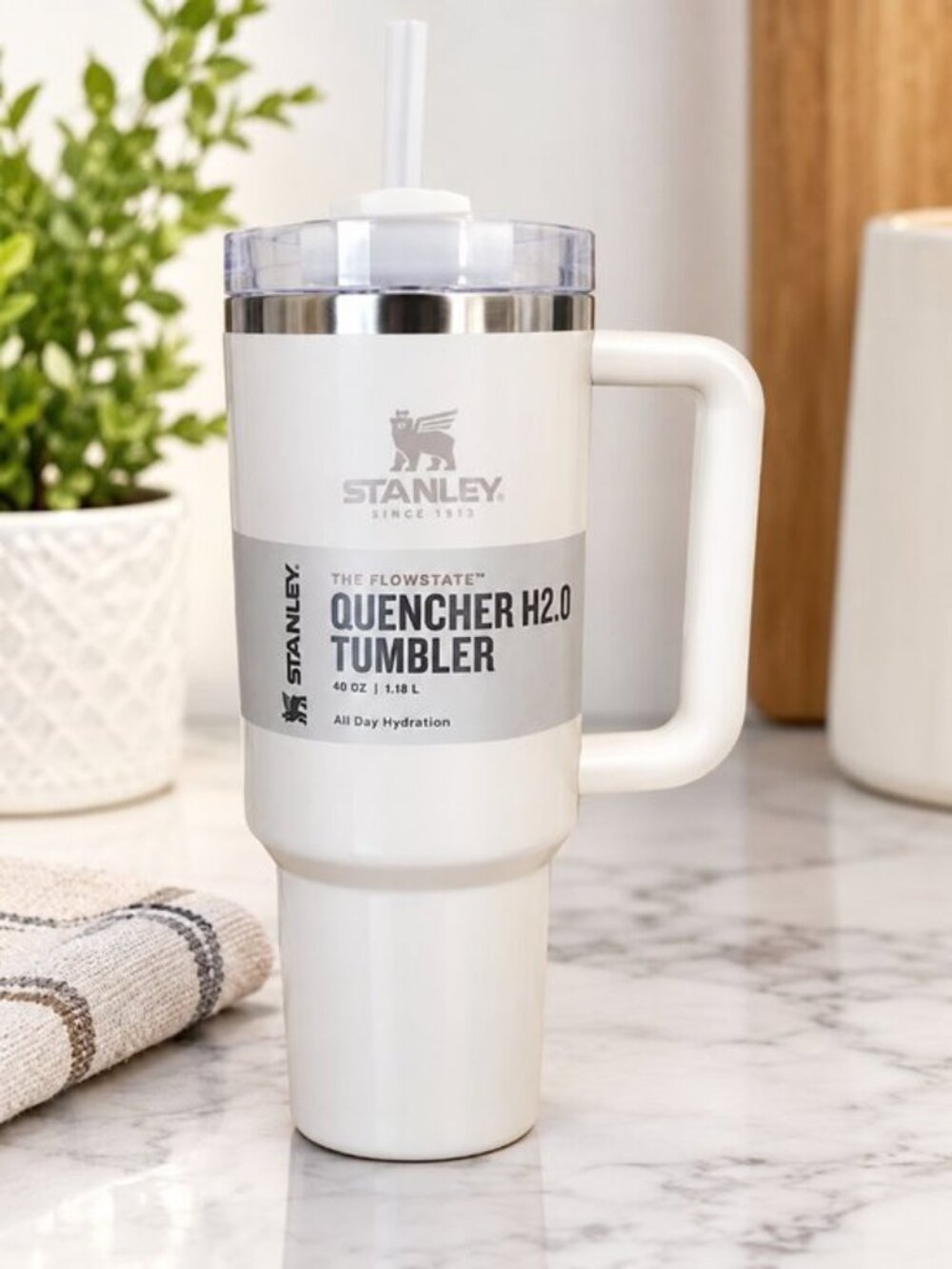Quencher H2.0 FlowState 30oz Tumbler - Cream or biege color